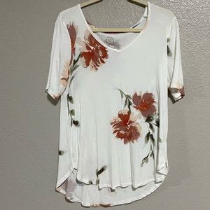 Maurice 24/7 cream v neck with floral design size m